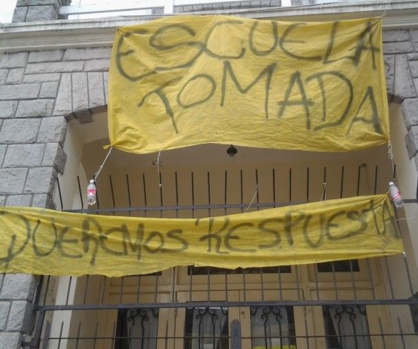 Mar del Plata: Un alumno se encerró, tomó el colegio y atacó a un periodista