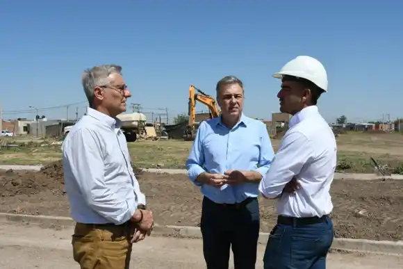 Castellano recorrió las obras del programa “Mi suelo, 315 lotes para vivienda”