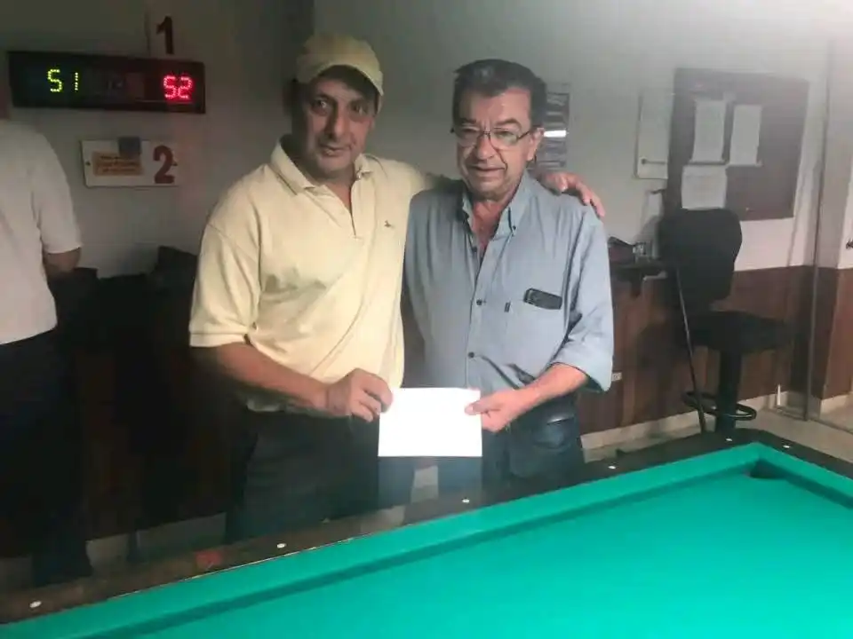 Horacio Villavona recibiendo su premio en Nogoyá