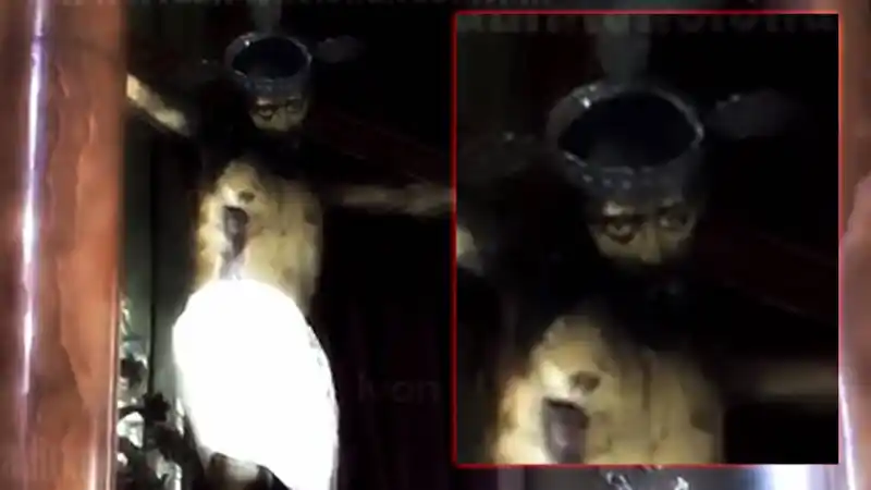 La imagen de Jesús abriendo los ojos conmociona a México y hay polémica