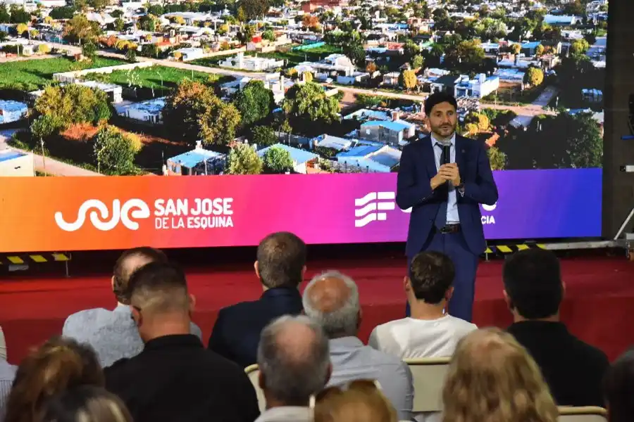 Equilibrio fiscal para destinar recursos a obra pública: Pullaro firmó acuerdos en San José de la Esquina