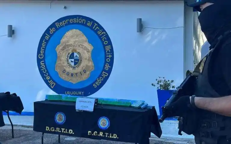 Se incautaron drogas, dinero y documentación clave.