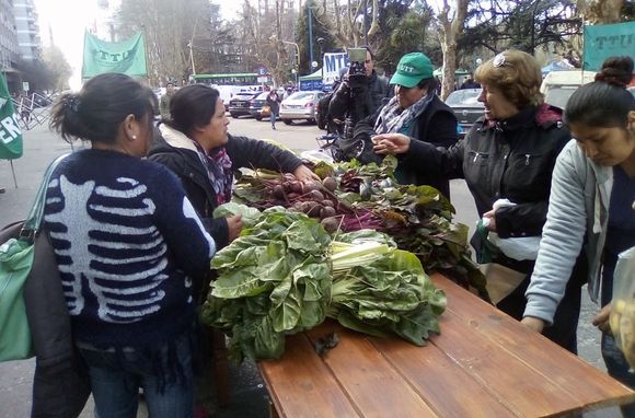 Productores realizaron un "alimentazo" para pedir por mejoras en el sector agropecuario