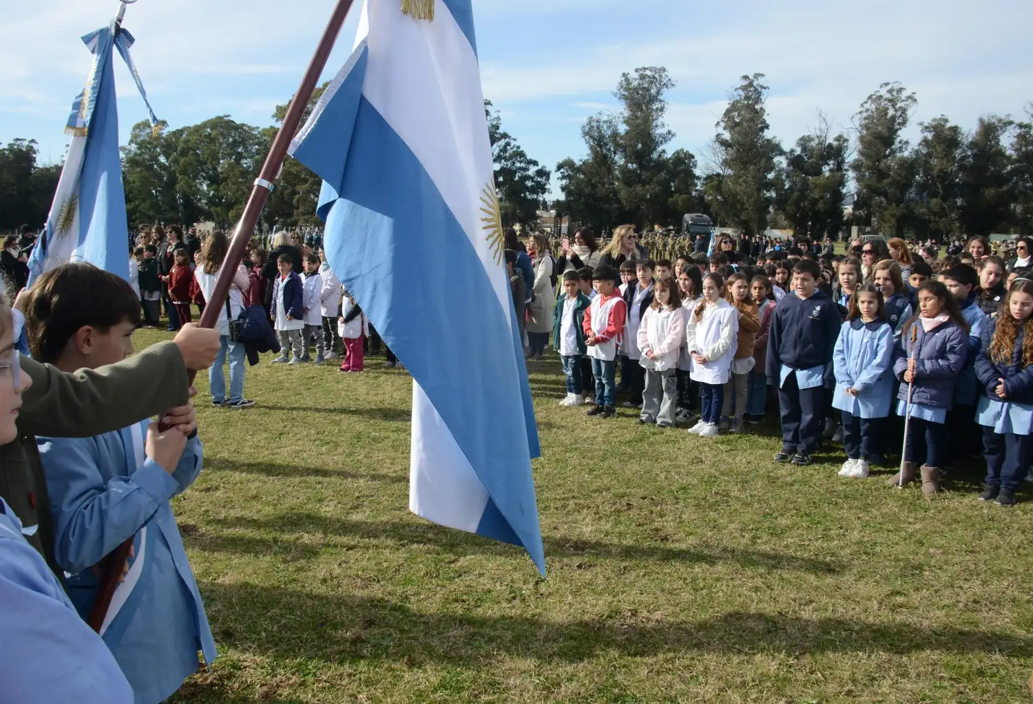 En un masivo acto, Tandil conmemoró el Día de la Bandera.
