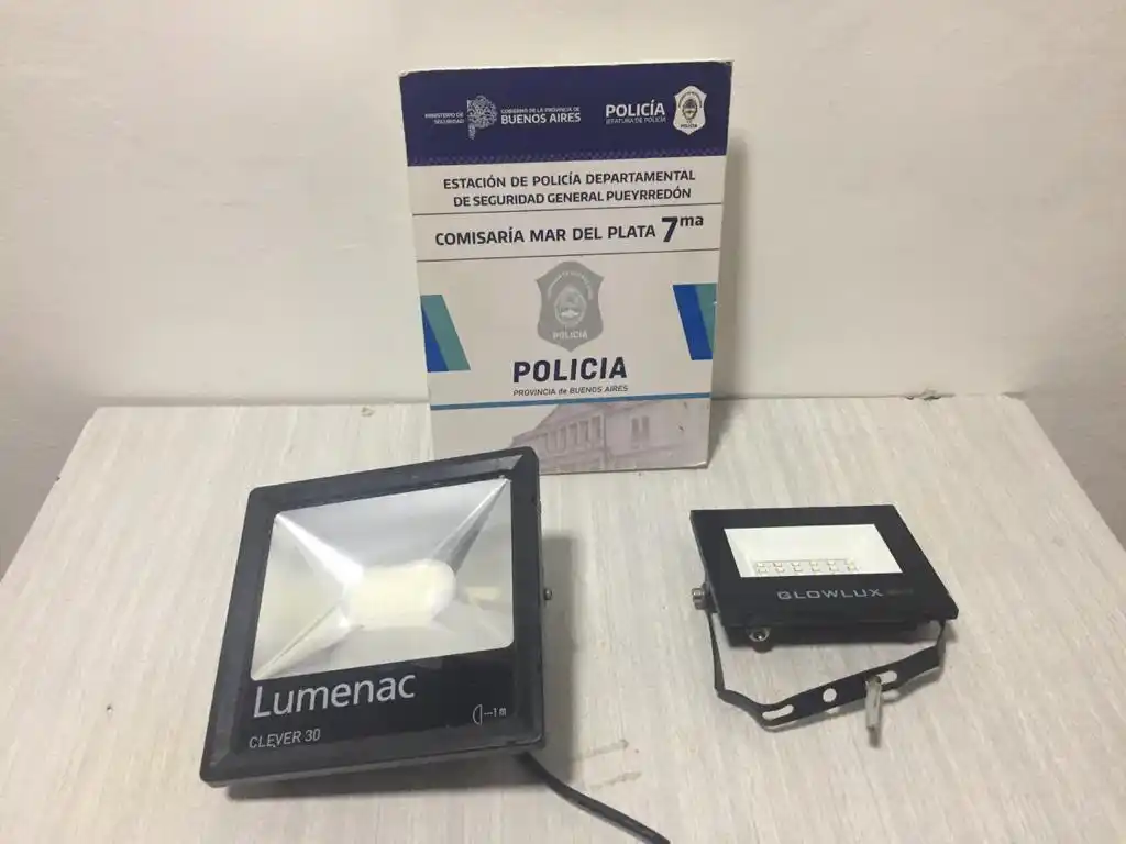 Se le vino la noche: robó los reflectores LED y lo descubren cuando escapaba