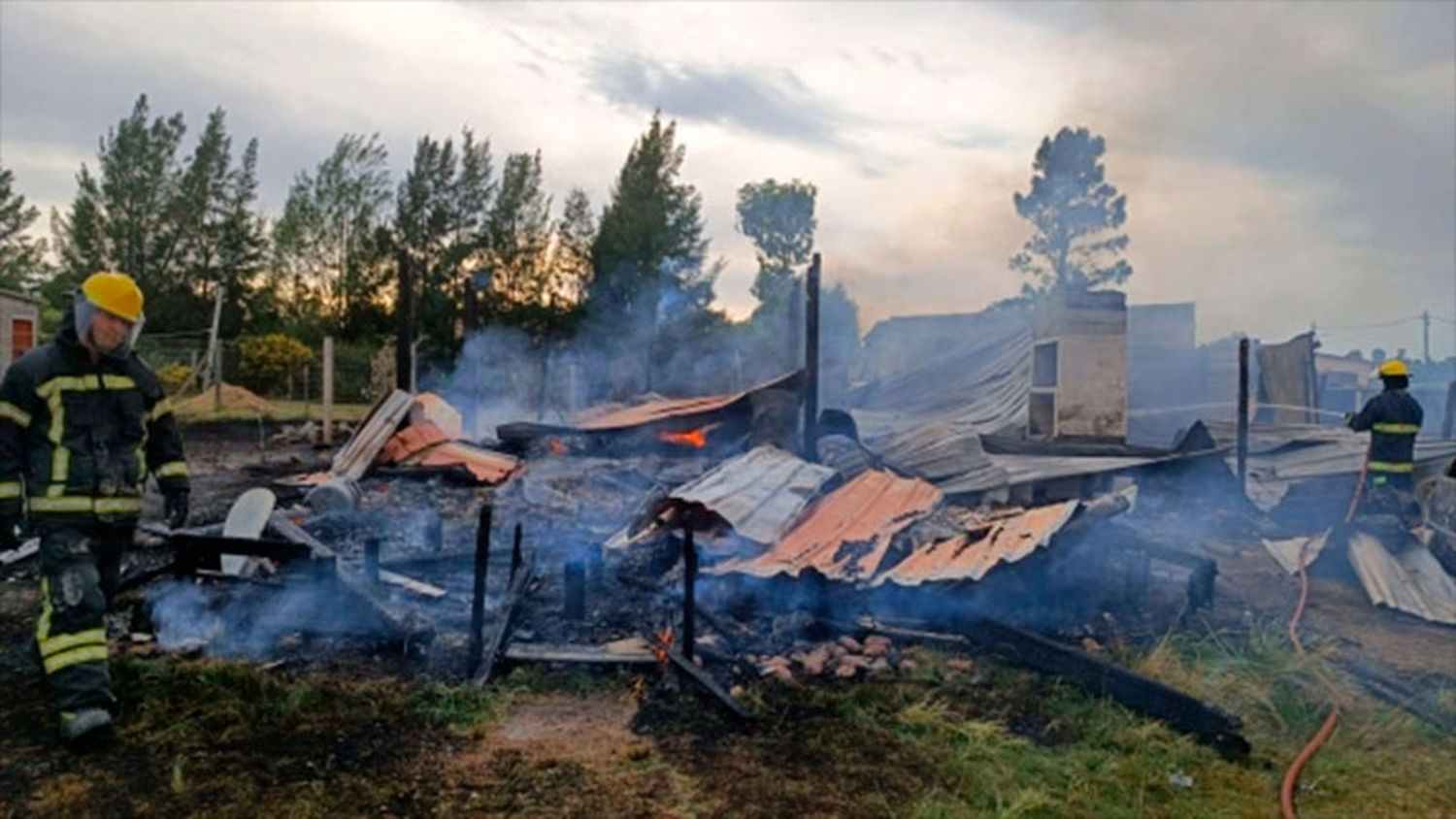 Murieron un nene, una nena y su mamá tras incendiarse su casa