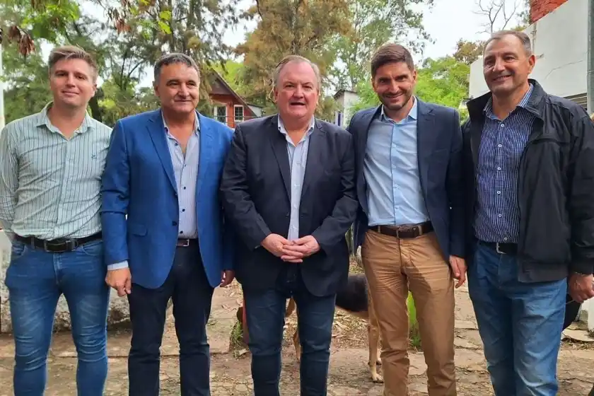 Pullaro inauguró 13 viviendas y presentó un proyecto junto al senador Michig en el departamento San Cristóbal
