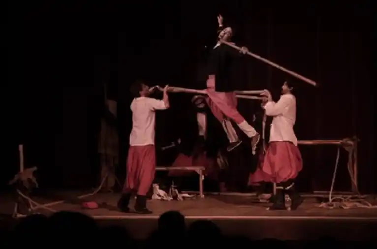 Teatro adaptado en el 3 de febrero