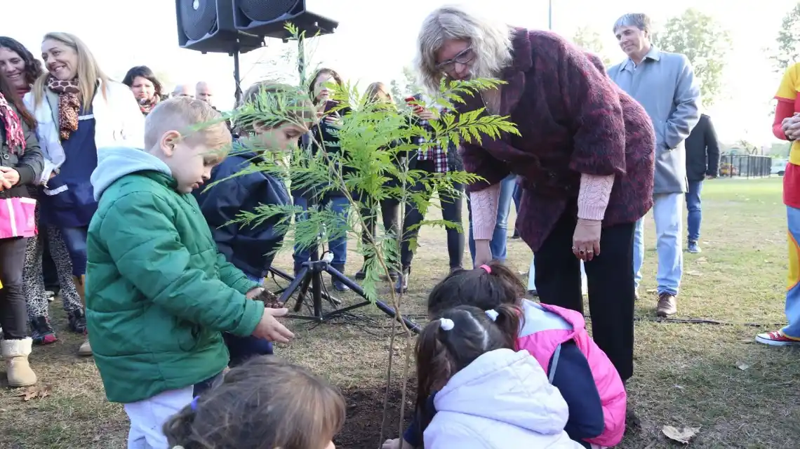 Jardines de infantes de toda la provincia plantaron 1500 árboles