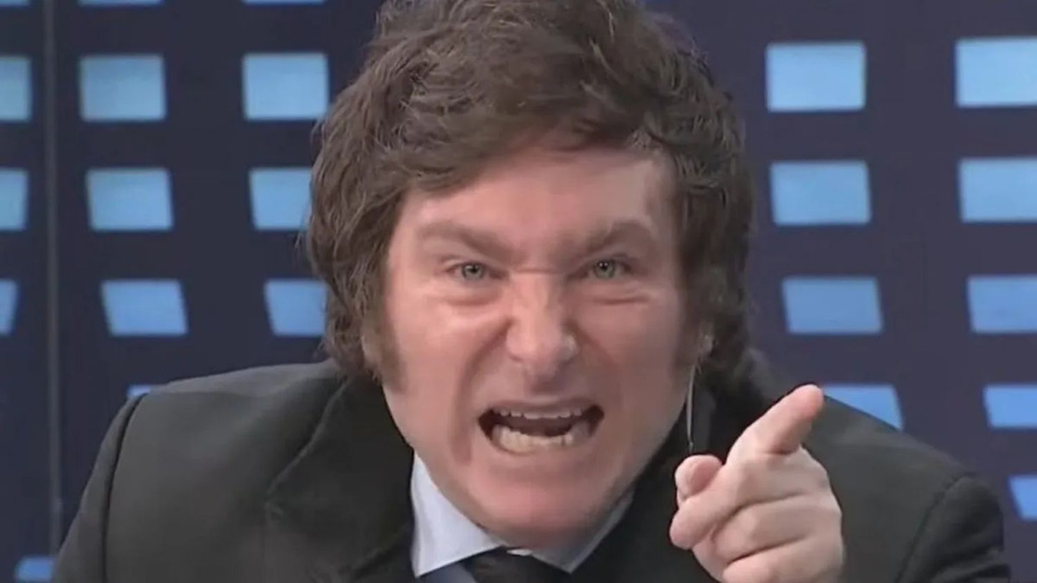 Crece la tensión: Milei denunció a tres periodistas