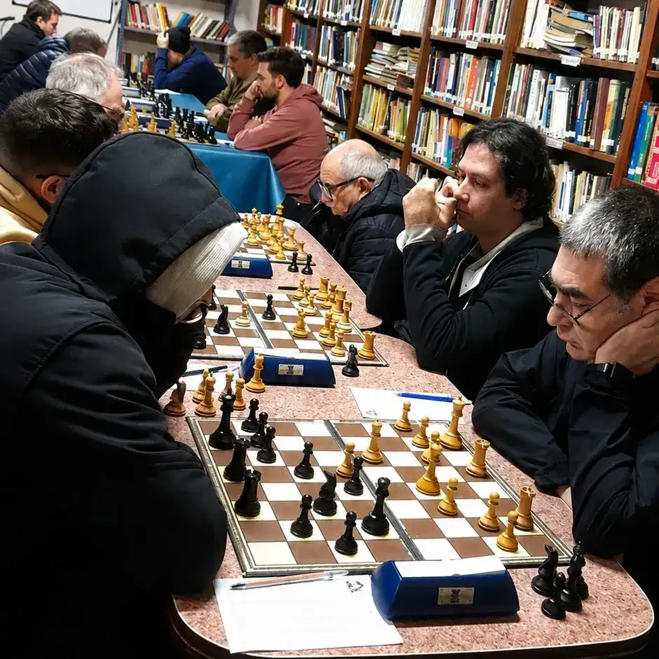 Una imagen de las partidas en la Biblioteca Alberdi.