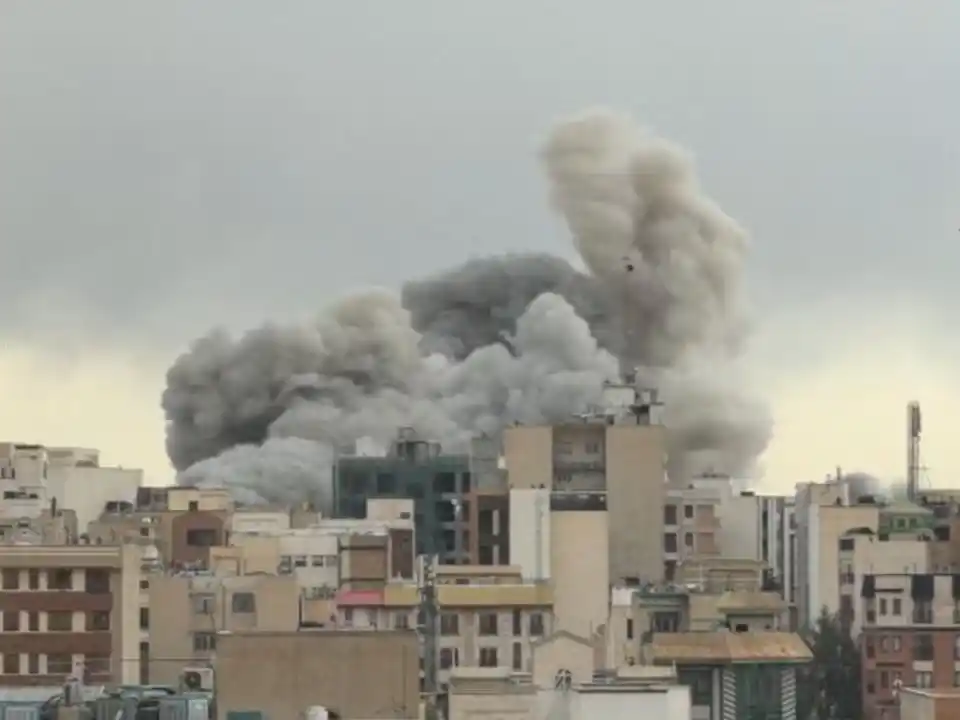 Aumenta la tensión en Medio Oriente: Irán bombardeó la Embajada de Estados Unidos en Arabia Saudita