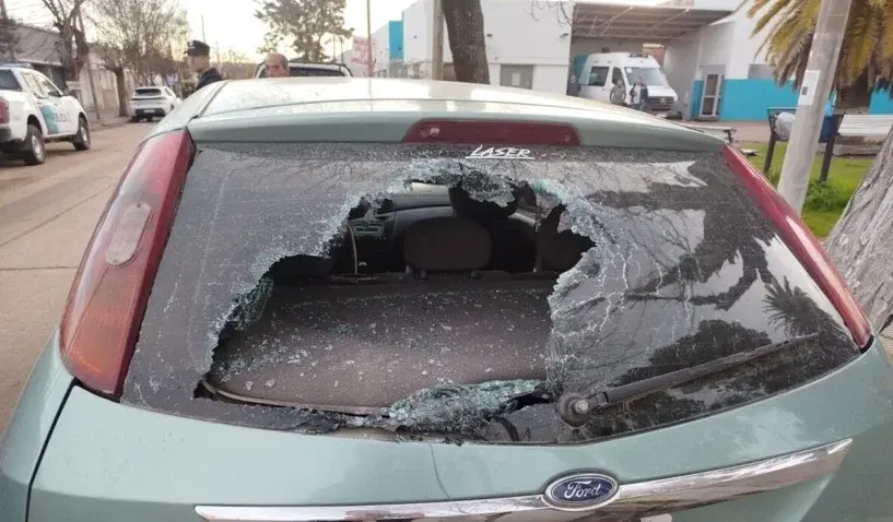 Así quedó el auto del árbitro.