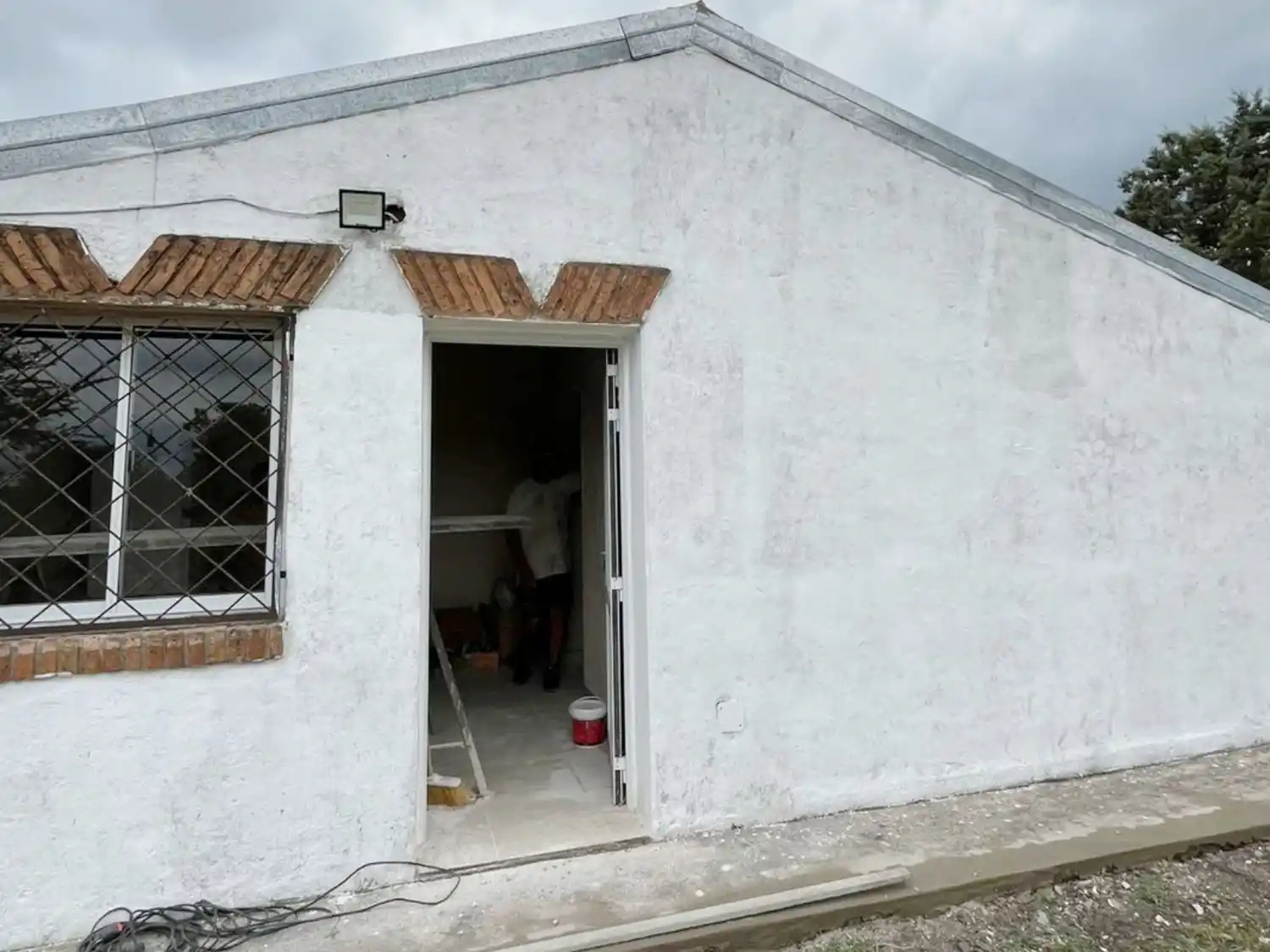 Se llevan adelante obras de emergencia en una escuela rural de Federal