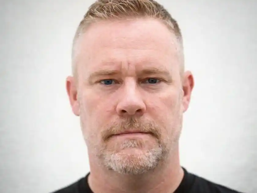 Markwell enfrenta en Estados Unidos varios cargos relacionados con fraude electrónico y robo de identidad agravado, delitos que podrían acarrearle décadas de prisión si es hallado culpable.