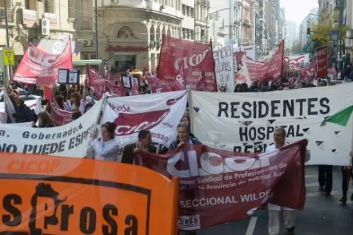 Médicos pararán el viernes y levantarán una «Carpa sanitaria» frente al Congreso