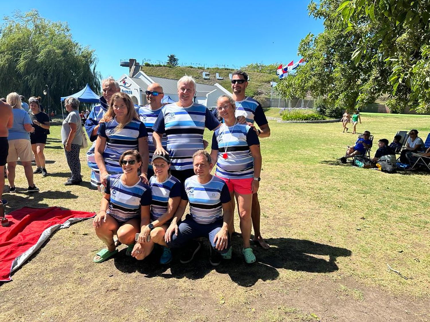 Nadadores de Escualo se presentaron en Necochea