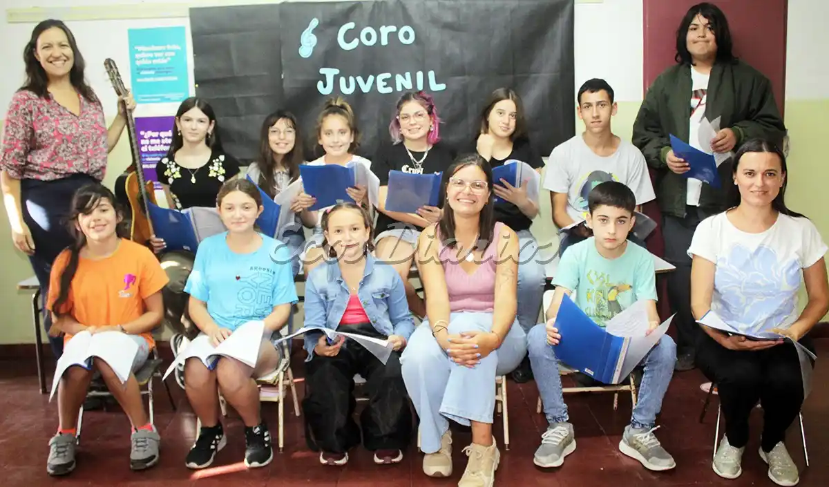 Profesoras y alumnos. De la agrupación “Coros y orquestas”