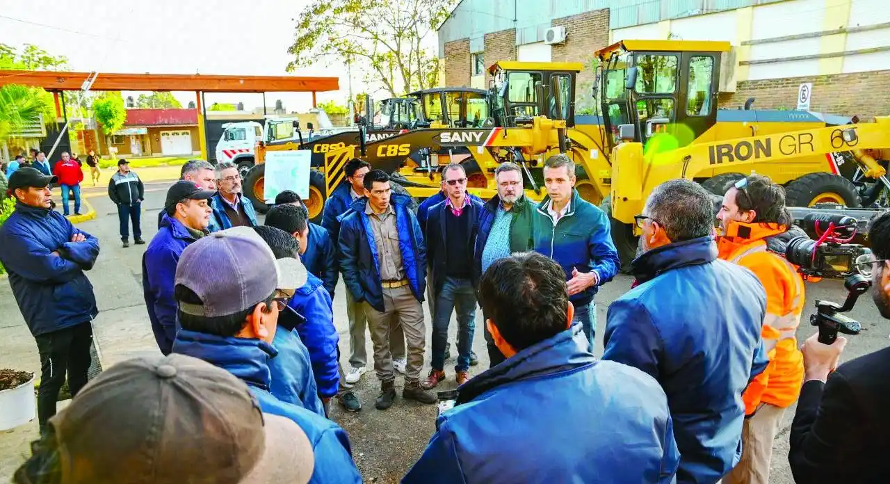 Las máquinas municipales  volvieron a los barrios