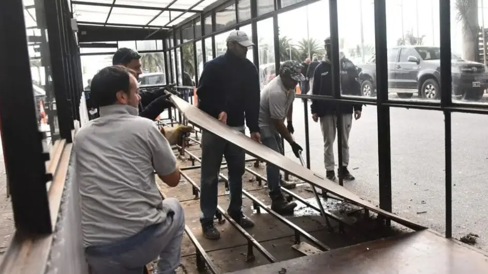 El municipio retira más de 100 decks y quedan 170 en Mar del Plata