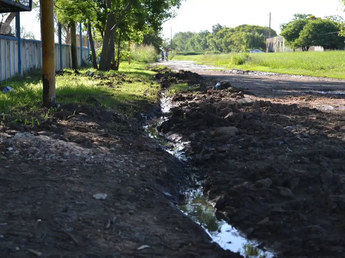 En Barrio Jardín se tuvieron que poner a cavar zanjas