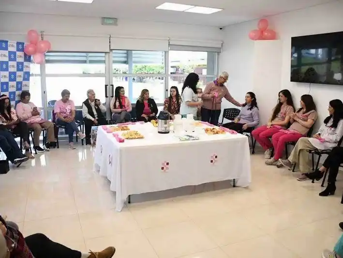 Desayuno rosa en el Centro de 
Medicina Nuclear y Radioterapia