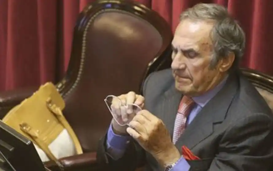 Carlos Reutemann fue senador durante 21 años pero no habló más de 30 minutos