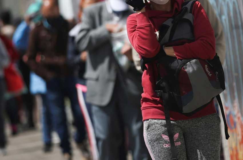 Fuerte coletazo de la pandemia: 150 mil trabajadores netos quedaron fuera del mercado laboral en Argentina