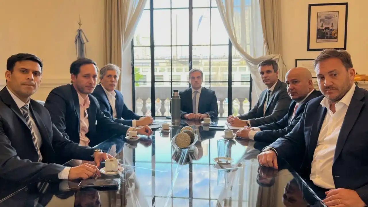 Reunión entre Guillermo Michel y Enrique Cresto en la sede de la aduana