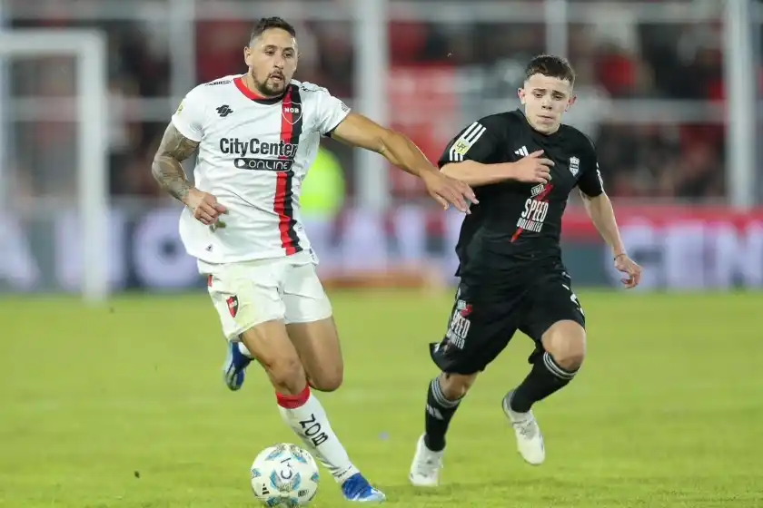 El caso de Mateo Apolonio, el chico de 14 años que debutó ante Newell’s: “Tiene que mantener la calma y no quemar etapas”