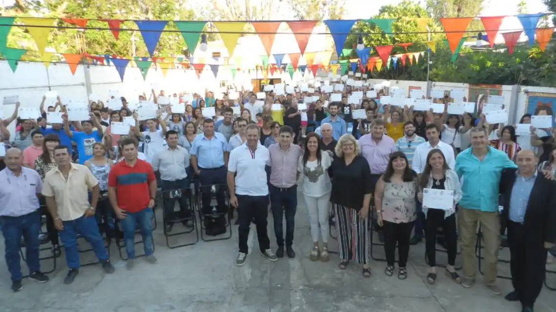 Se entregaron certificados de formación profesional a más de 200 personas