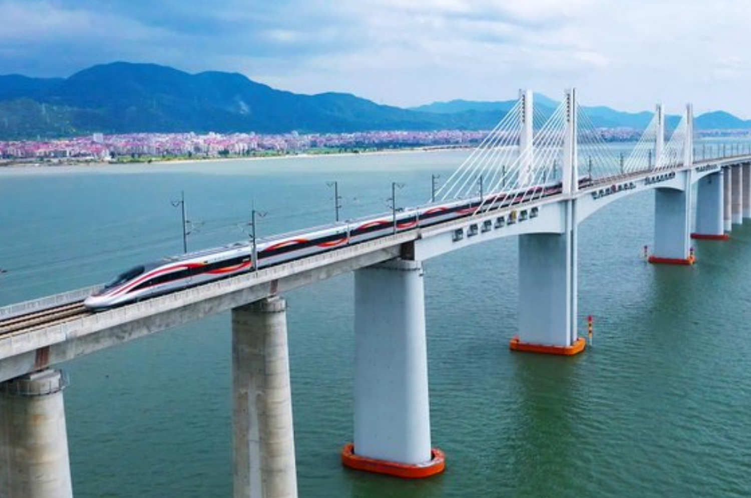 El mismo conecta las ciudades de Zhangzhou, Xiamen y Fuzhou.