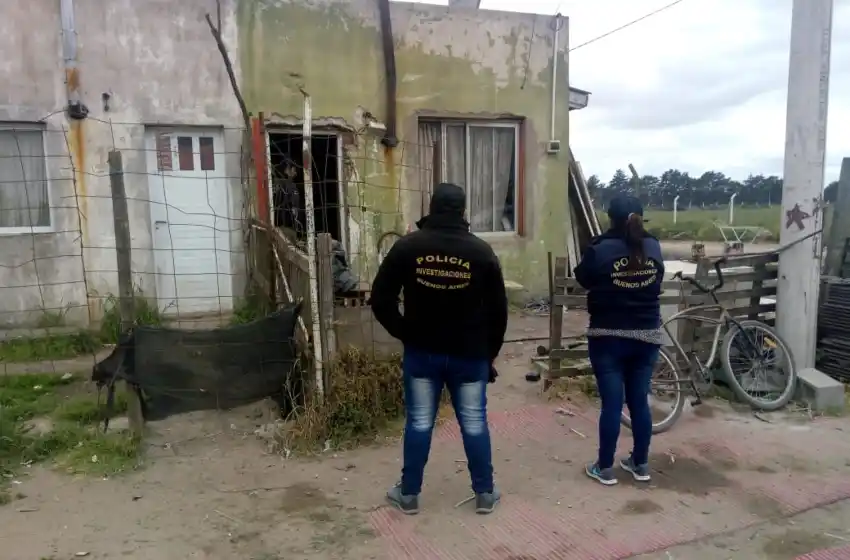 Dos armas de fuego y un equipo robado recuperados en allanamiento