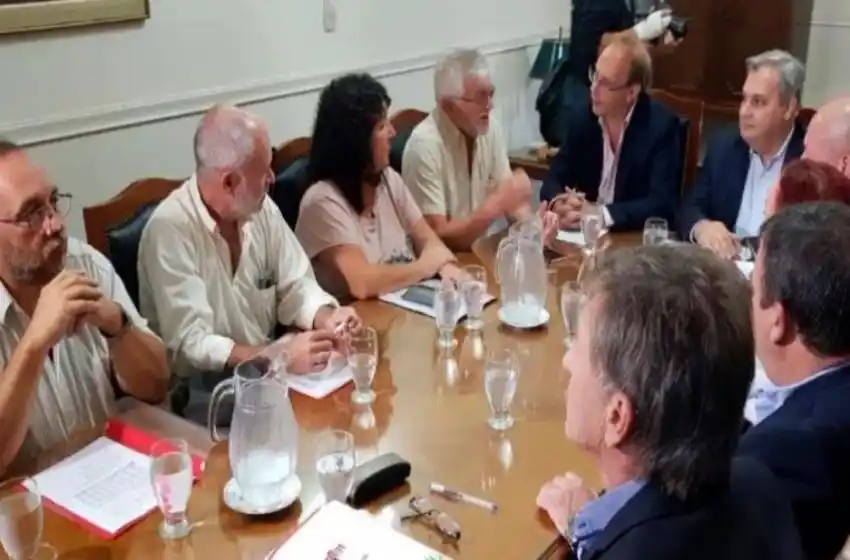 Tras la reunión paritaria, los docentes analizan la nueva oferta del Gobierno