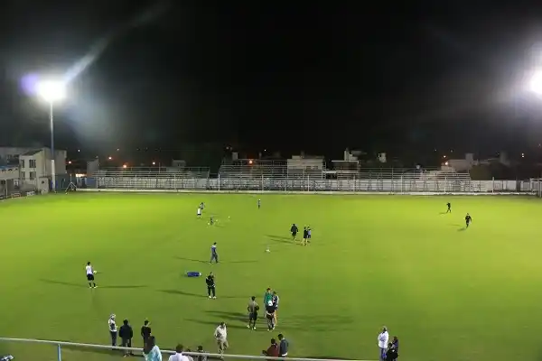 Juventud estrena sistema lumínico y busca ratificar todo lo hecho ante Douglas