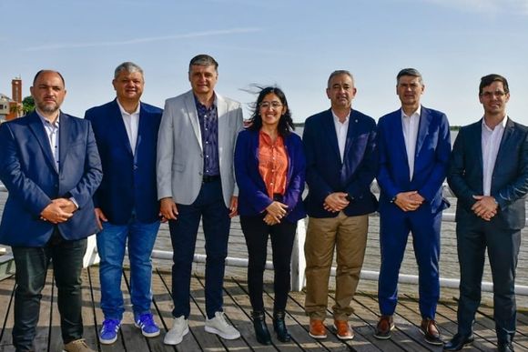 Javkin lanzó "Ciudades Unidas" en Rosario junto a otros intendentes del país