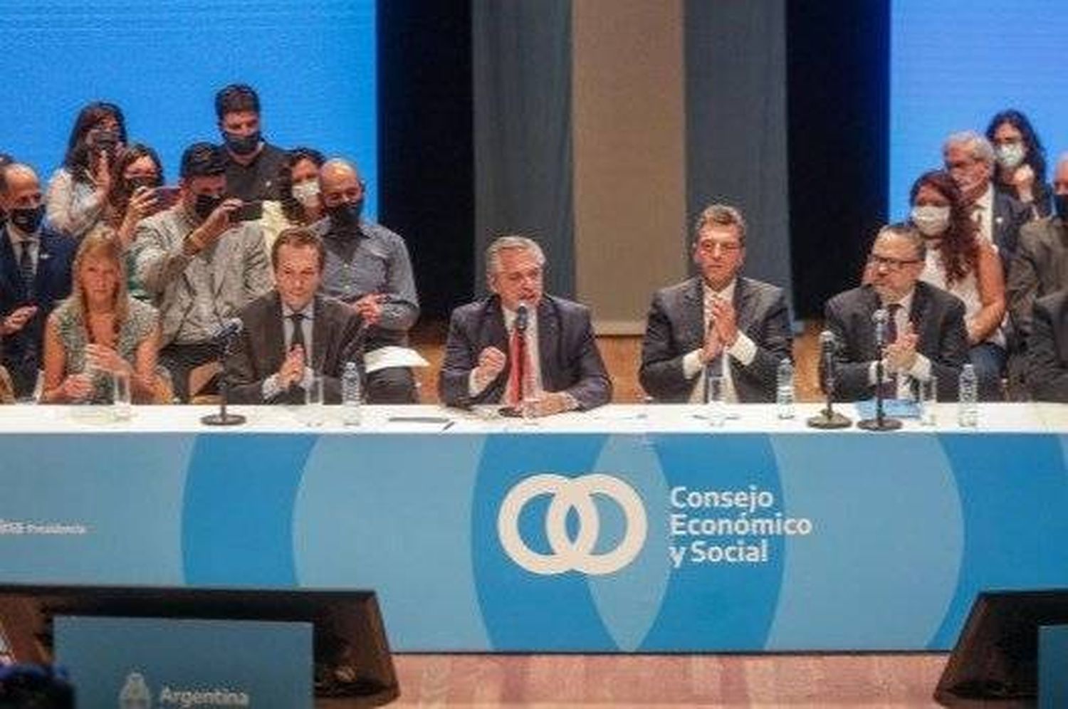 El Gobierno busca controlar las redes sociales