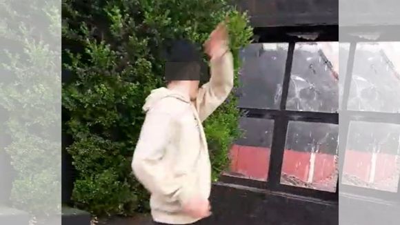 Nocturnidad: dañaron vidrios de un edificio céntrico y crece la incertidumbre sobre las motivaciones
