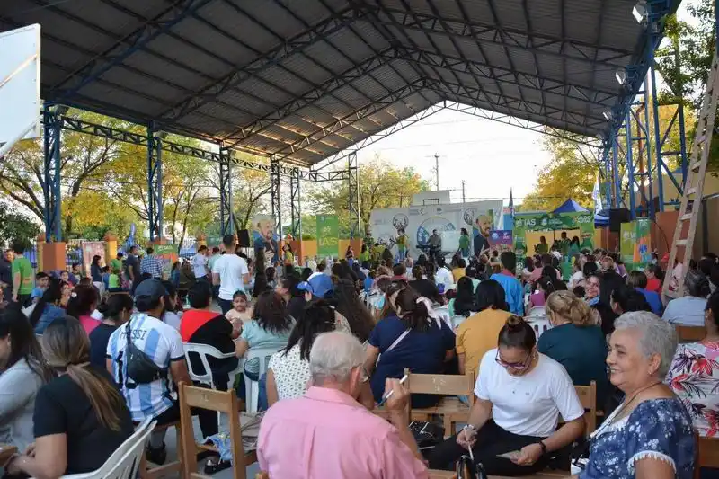 Gran participación de vecinos en bingo familiar