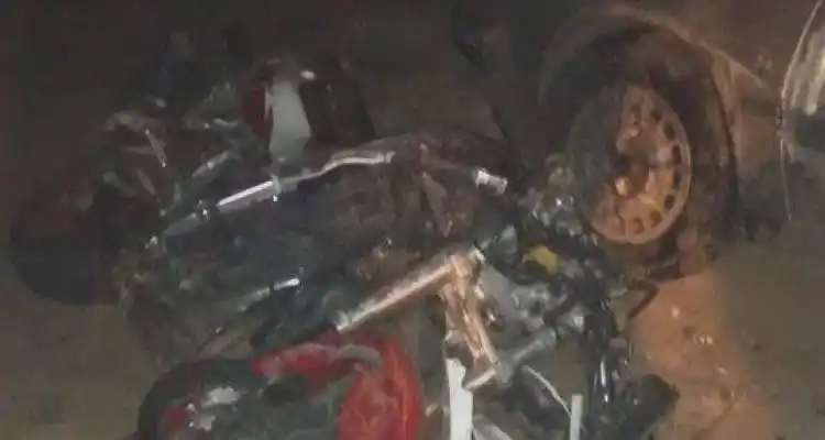 Trasladaron al motociclista que chocó con un Renault 18 en Santa Lucía
