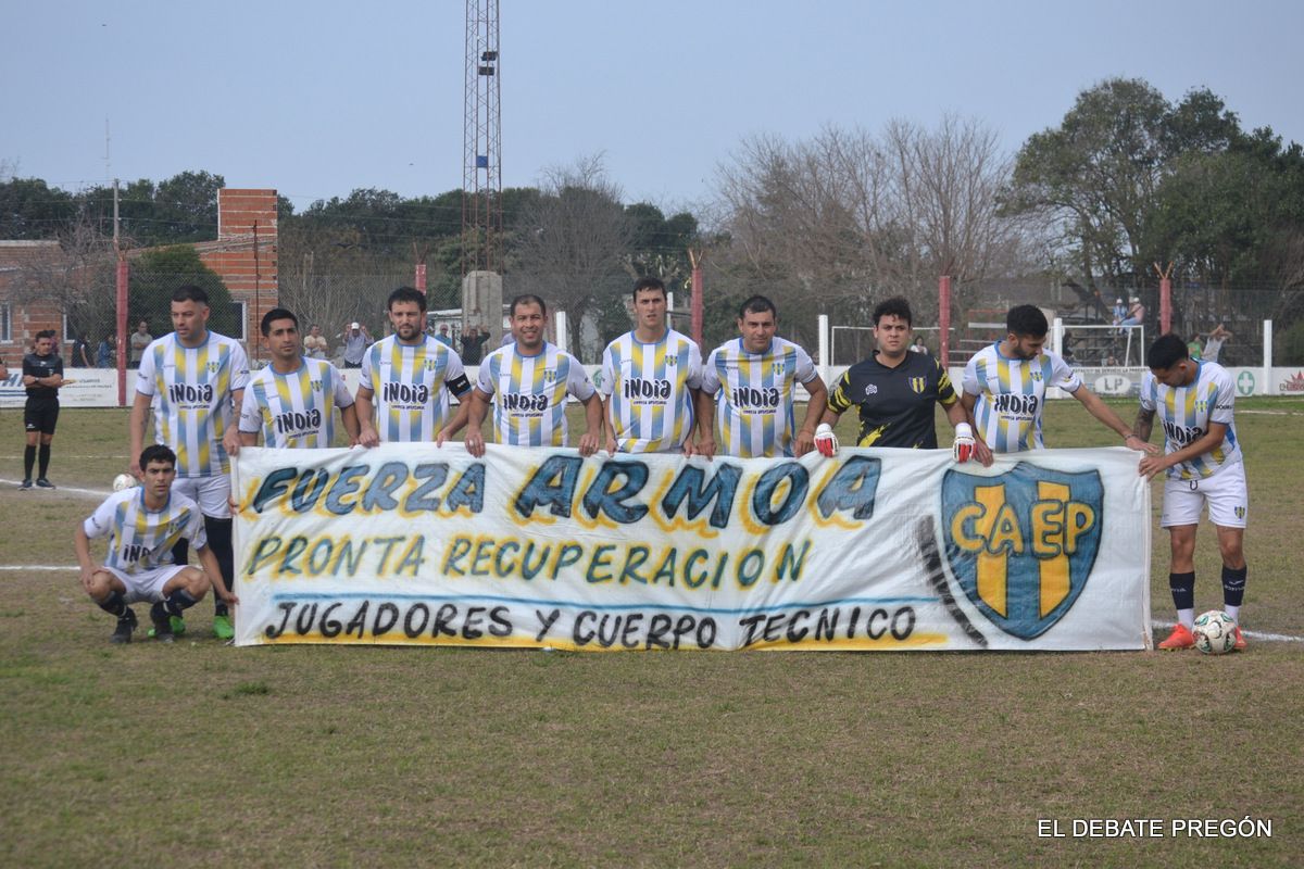 Tras la lesión sufrida por Maximiliano Armoa en cancha de Urquiza, el plantel y el cuerpo técnico, por aquel entonces encabezado por Roberto "Beto" García, en cancha de Barrio Norte en la fecha siguiente dieron muestra de adhesión para que el arquero se recuperara lo más pronto posible.