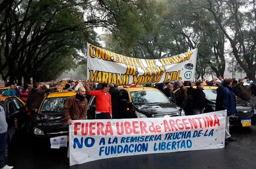 Rechazo al desembarco de Uber: los taxistas se movilizan por Rosario