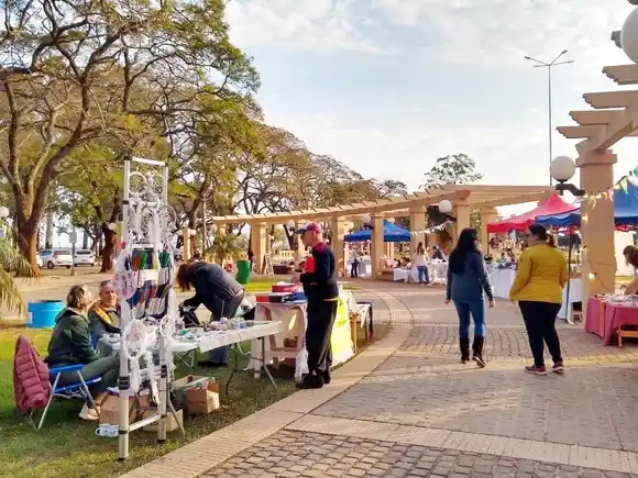 Feria “Paseo del Río” en la costanera