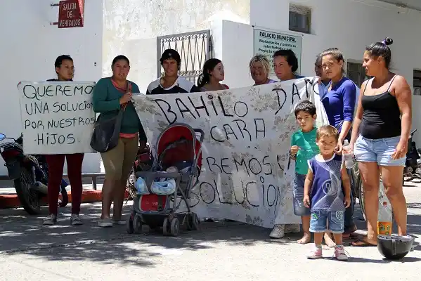 Cortaron la calle y el Municipio evalúa cederles el terreno para que construyan