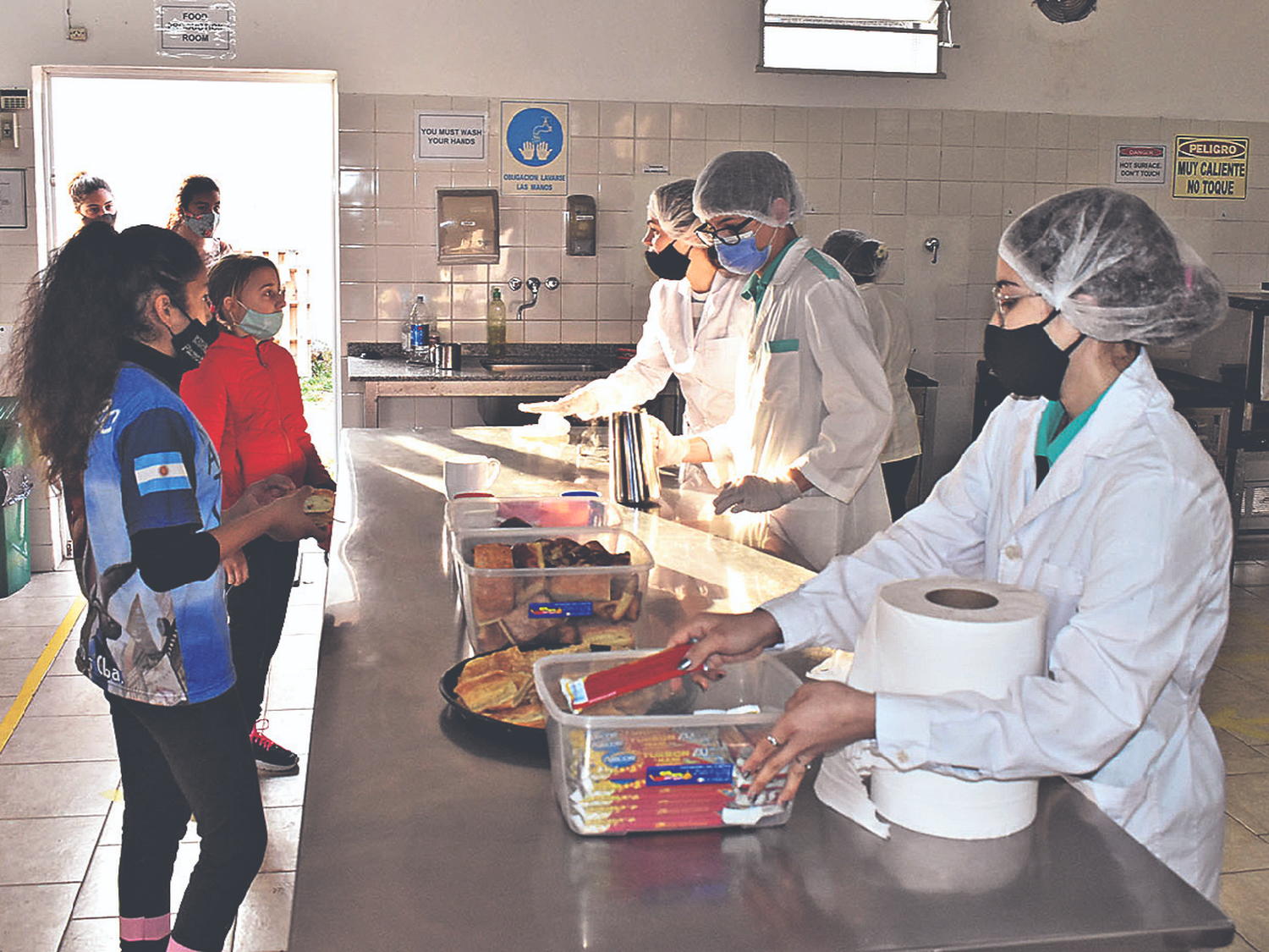 En Devoto, los chicos enseñan el buen hábito de desayunar