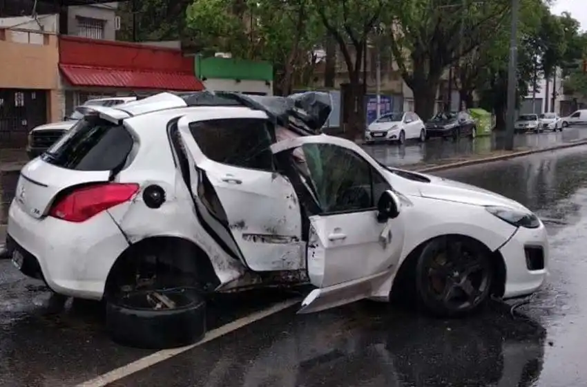 Denuncian que le robaron el celular a la joven que murió tras el choque en Mendoza y Méjico