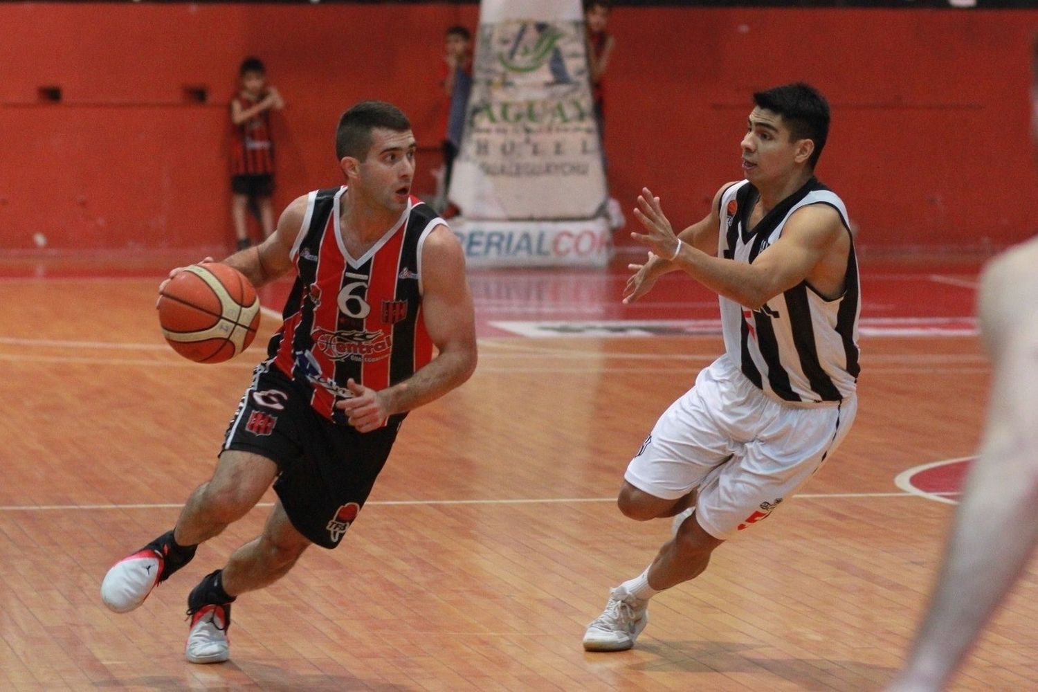 Central busca dar el primer paso en la serie por el ascenso ante Lanús