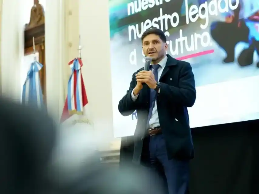 "Casi el 30 % del presupuesto provincial está destinado a educación”, afirmó el gobernador Pullaro.