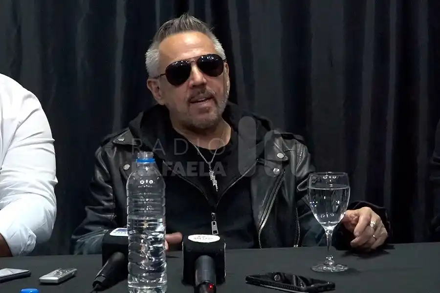 Tiró la primicia en Rafaela: se vienen colaboraciones de Lerner con Carlos Santana, Sofía Reyes y L-Gante