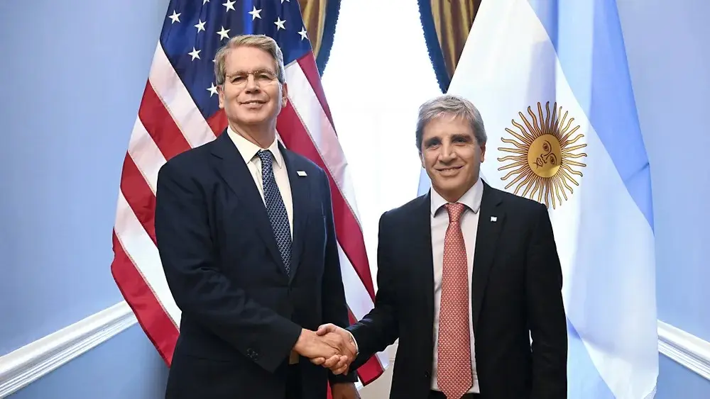 El ministro de Economía, Luis Caputo,y el secretario del Tesoro de los Estados Unidos, Scott Bessent.